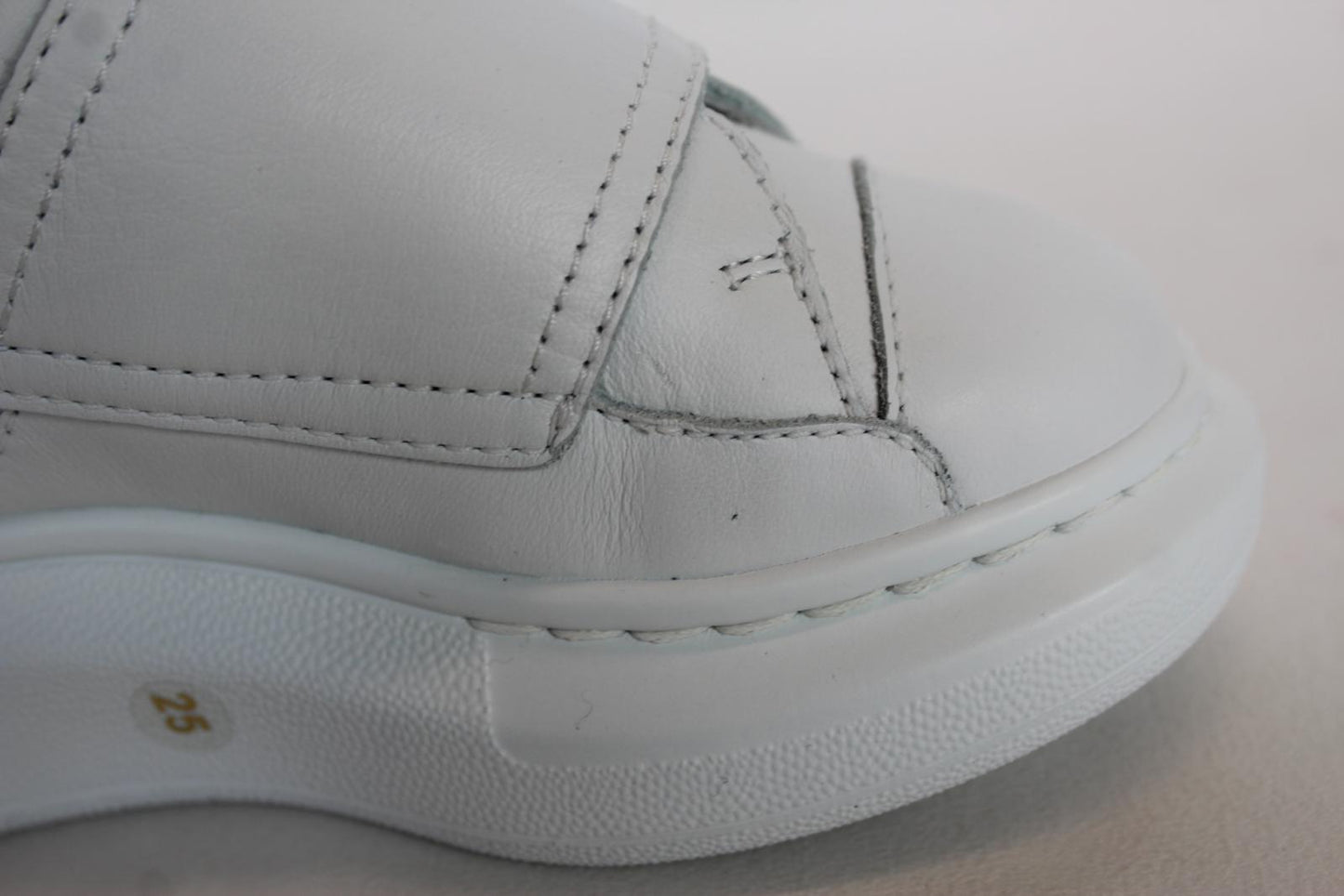 ALEXANDER MCQUEEN Kids' White Black Leather Touch Strap Trainers EU25 UK8 NEW