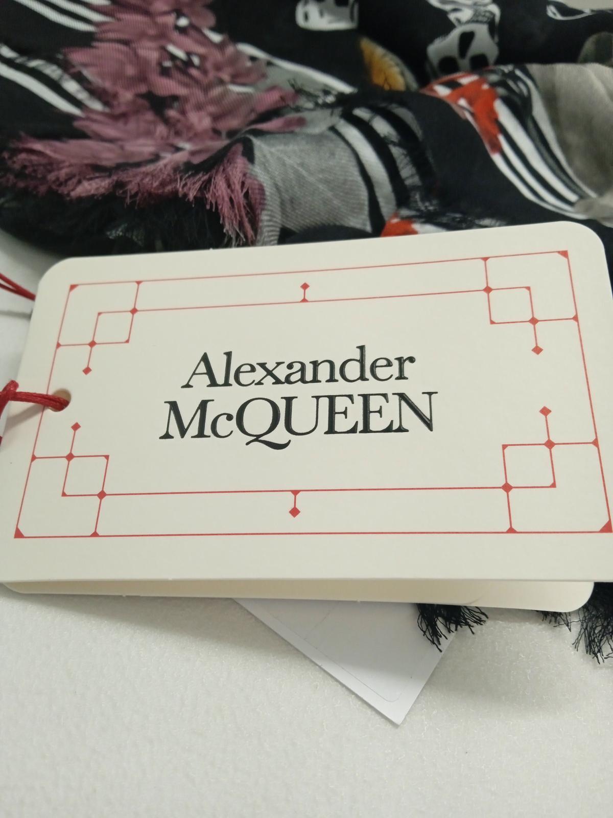 ALEXADNER MCQUEEN Ladies Black Biker Night Flower Scared Size 120x140cm NEW