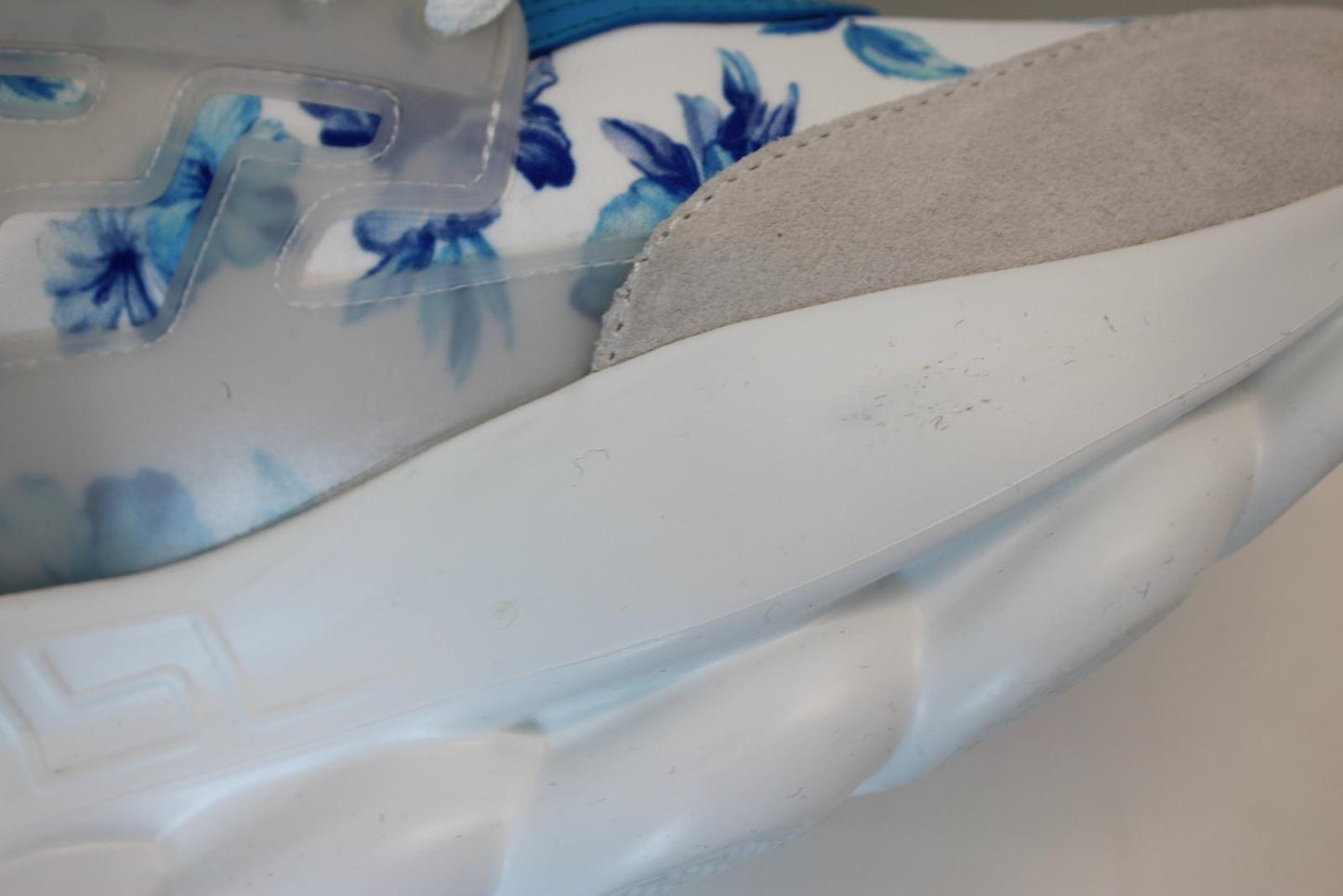 VERSACE Ladies Chain Reaction White Blue Grey Floral Print Trainers EU39 UK6 NEW