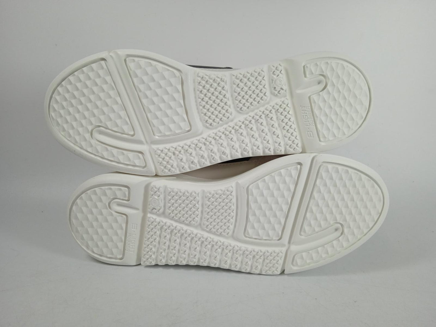 AXEL ARIGATO Ladies Beige & Black Low-Top Genesis Trainers UK2.5 RRP170 NEW