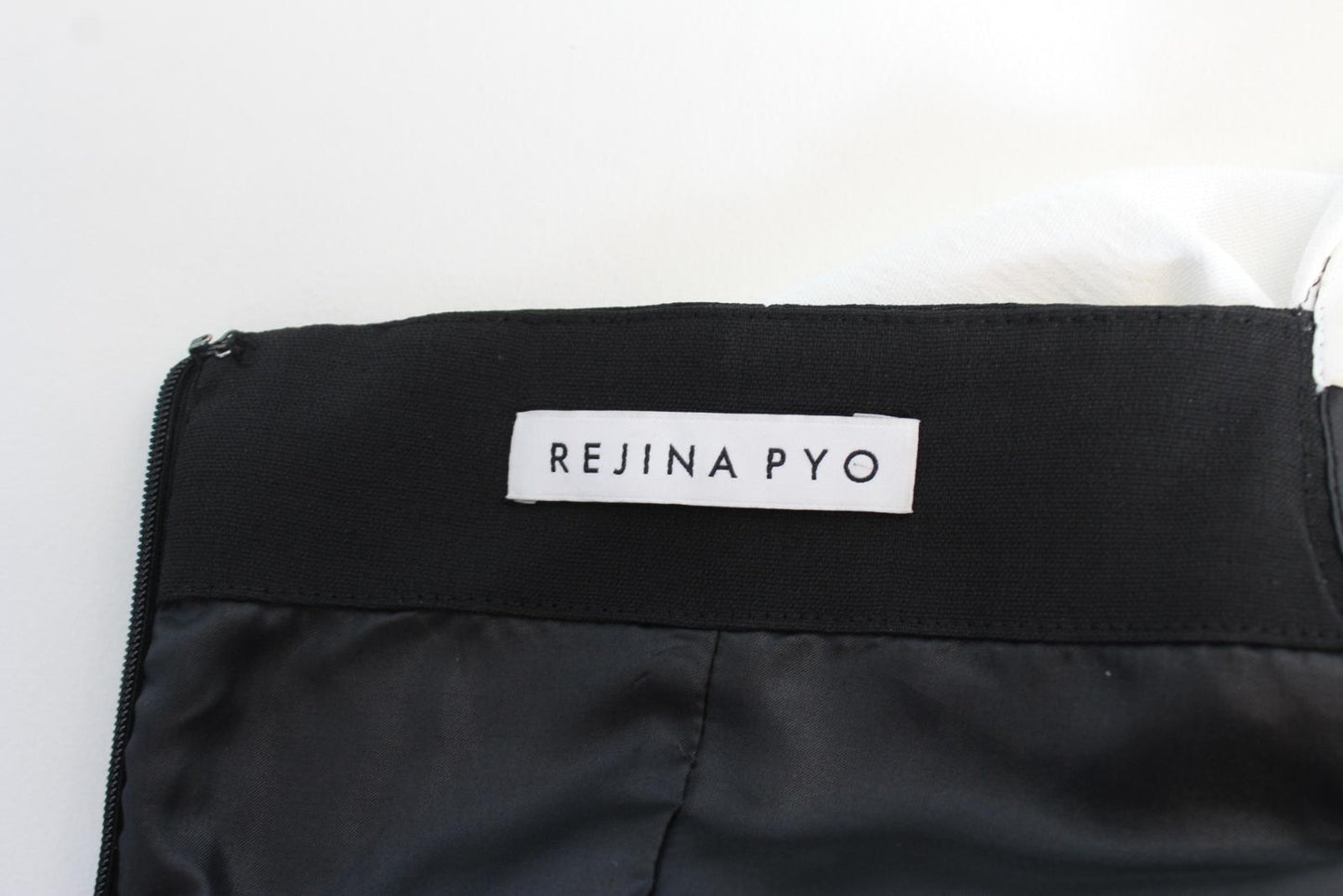 REJINA PYO Ladies Layla Ivory/Black Crepe Cold Shoulder Dress Size UK10 NEW