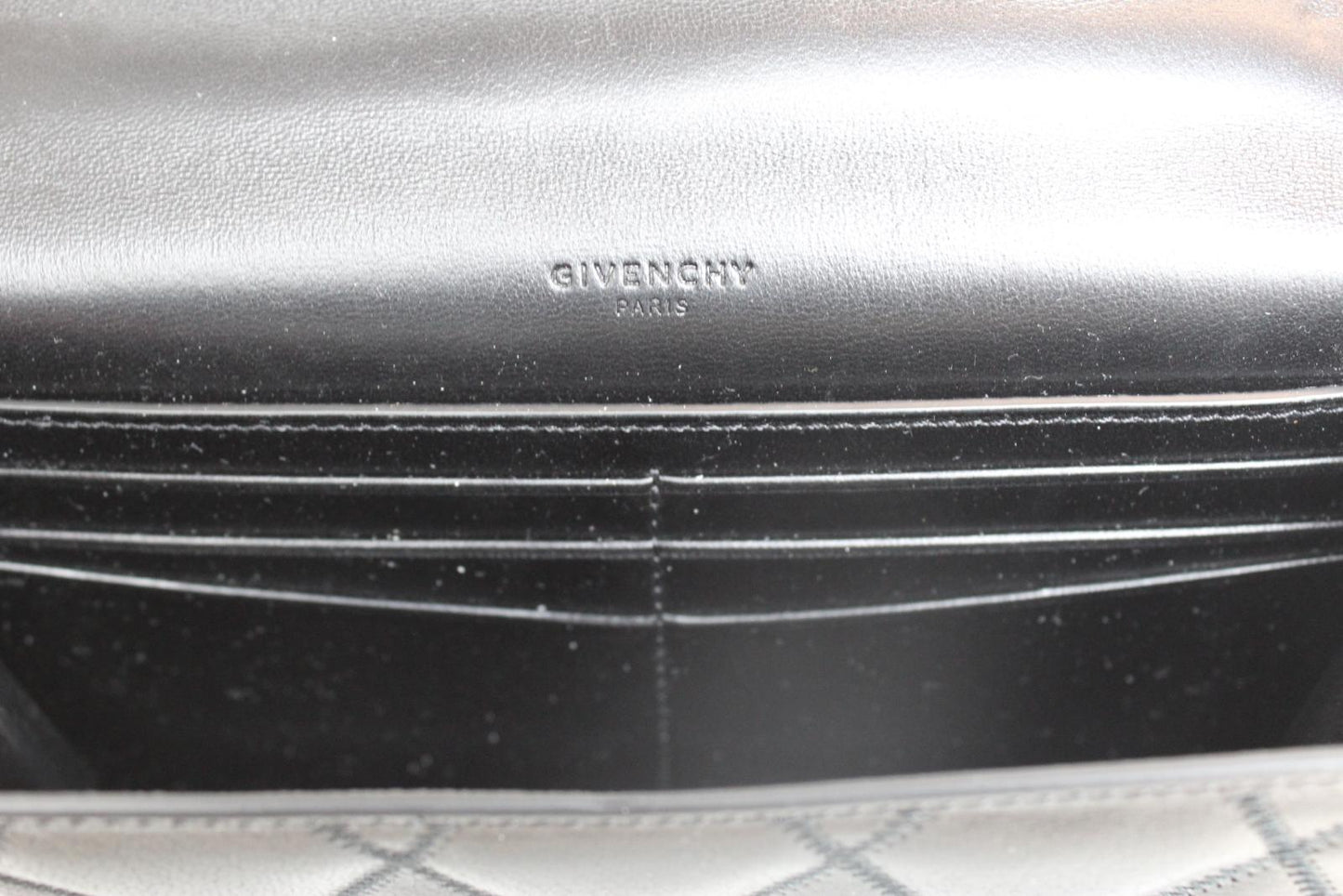 GIVENCHY Ladies GV3 Strap Wallet Black Quilted Leather Crossbody Bag OS NEW