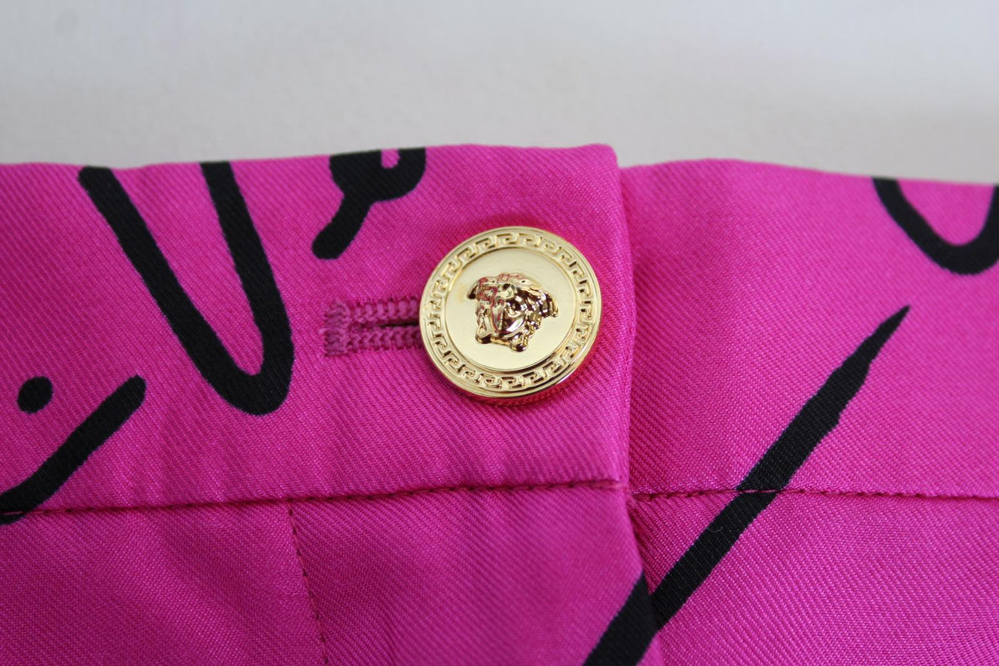 VERSACE Ladies Pink Black Silk Zip Fly All Over Logo Print Shorts IT38 UK6 NEW