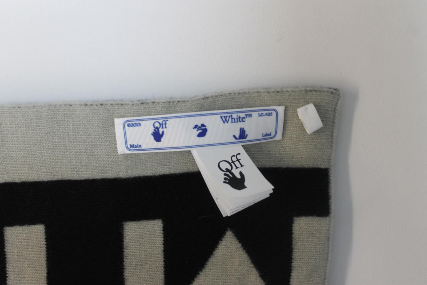 OFF-WHITE Ladies Grey/Black Wool Fleeced Rectangular Logo Scarf O/S NEW