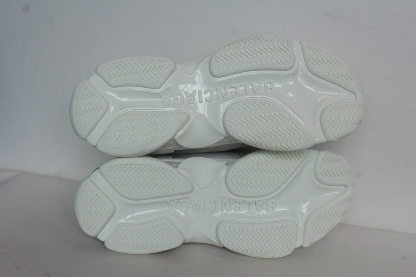 BALENCIAGA Men's Triple S White Metal Grey Mesh & Faux Leather Trainers UK11 NEW