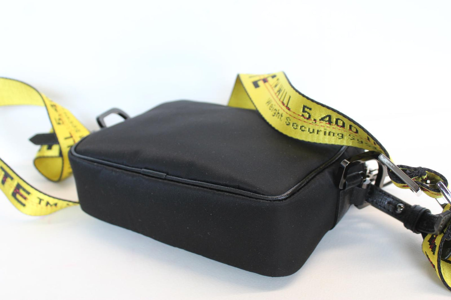 OFF-WHITE Men's Black Yellow Strap Zip Carryover Nylon Crossbody Bag OS NEW