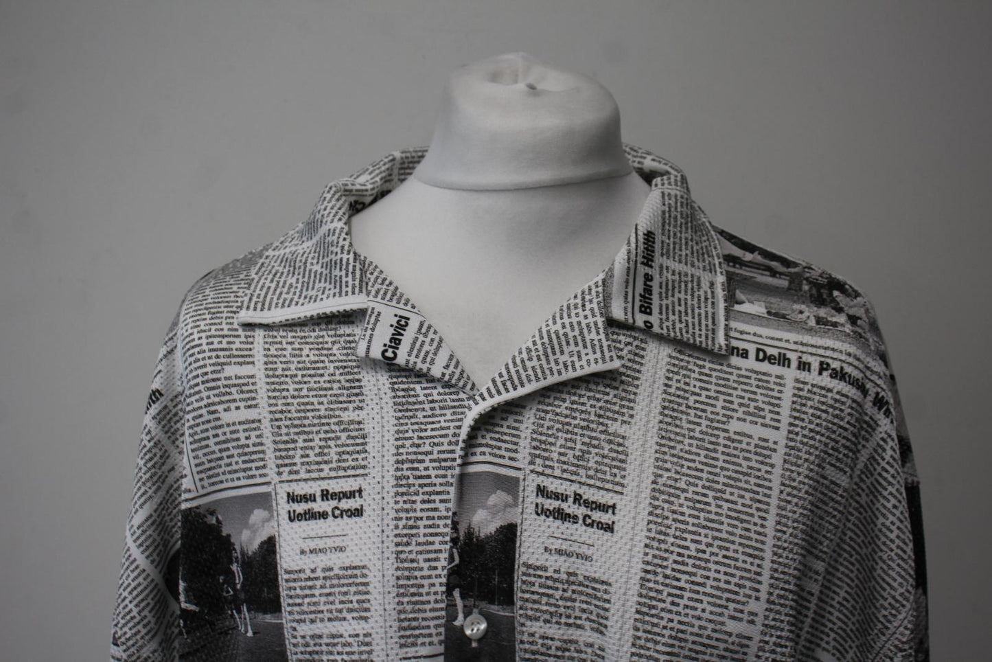 BALENCIAGA Men's Black & White Newspaper Print Oversized Shirt Size EU41/L NEW
