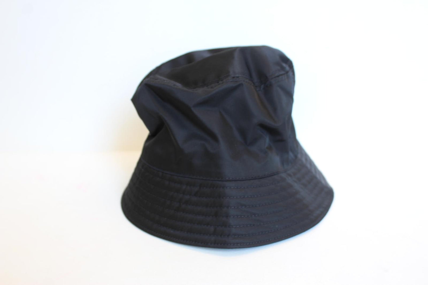 PRADA Men's Black Re Nylon Triangle Enamel Logo Bucket Hat Cap Size XS NEW