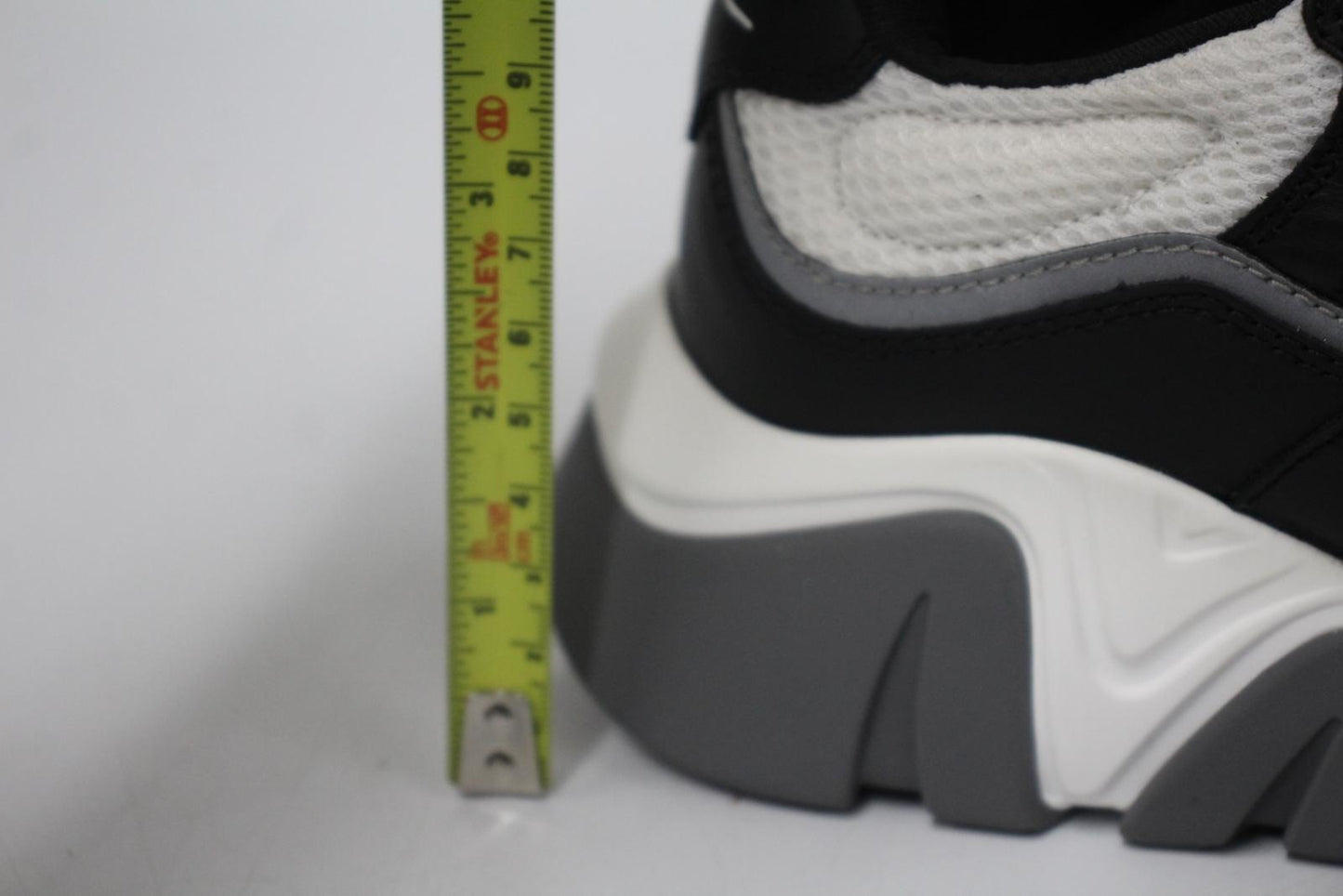 VERSACE Ladies Black & White Mesh Squalo Sneakers Trainers IT35.5 UK2.5 NEW