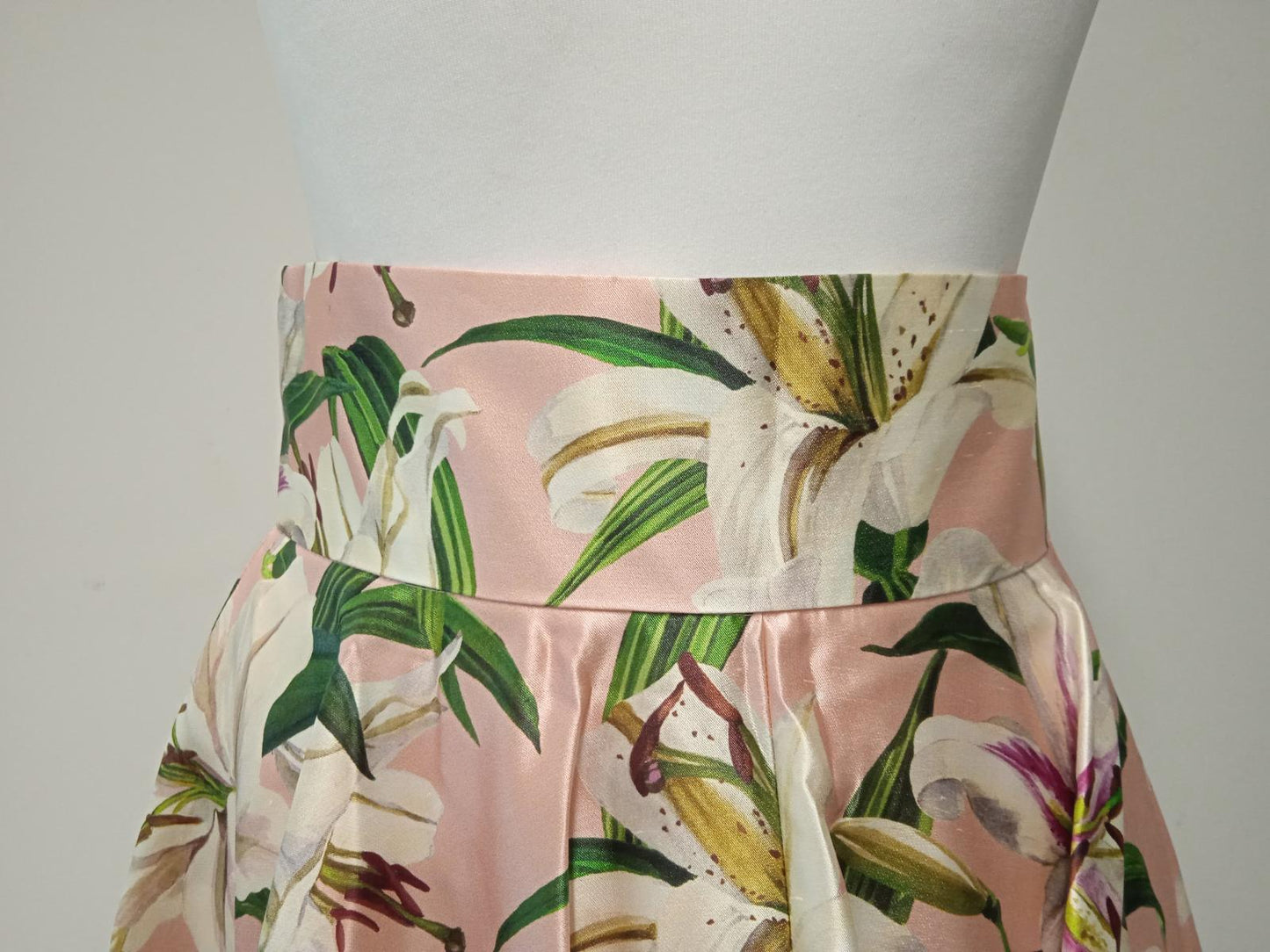 DOLCE & GABBANA Ladies Pink Silk Lily Print Midi Skirt Size EU40 UK8 NEW
