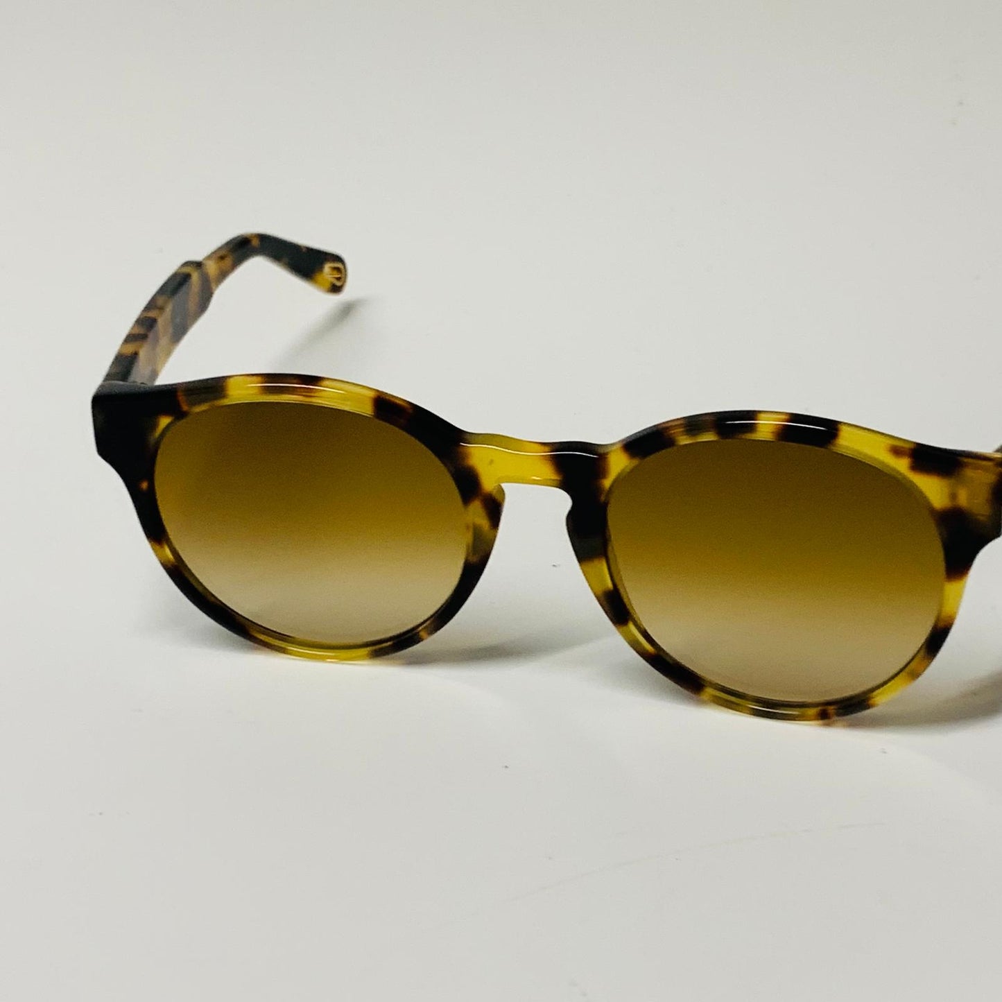 CHLOE Yellow Ladies  Round Sunglasses Tortoiseshell Yellow Lens NEW