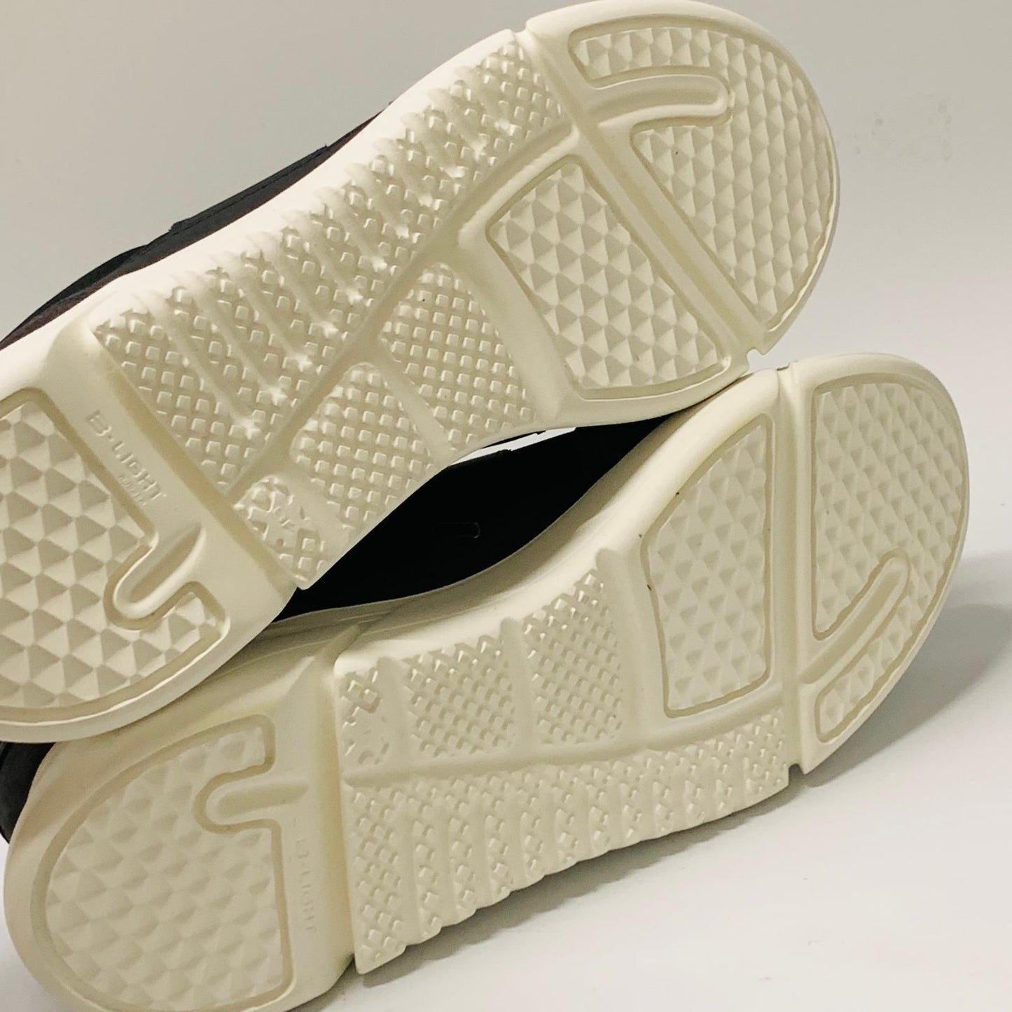 AXEL ARIGATO Men's Black White Sole Trainer Chunk Genesis Runner UK8 NEW