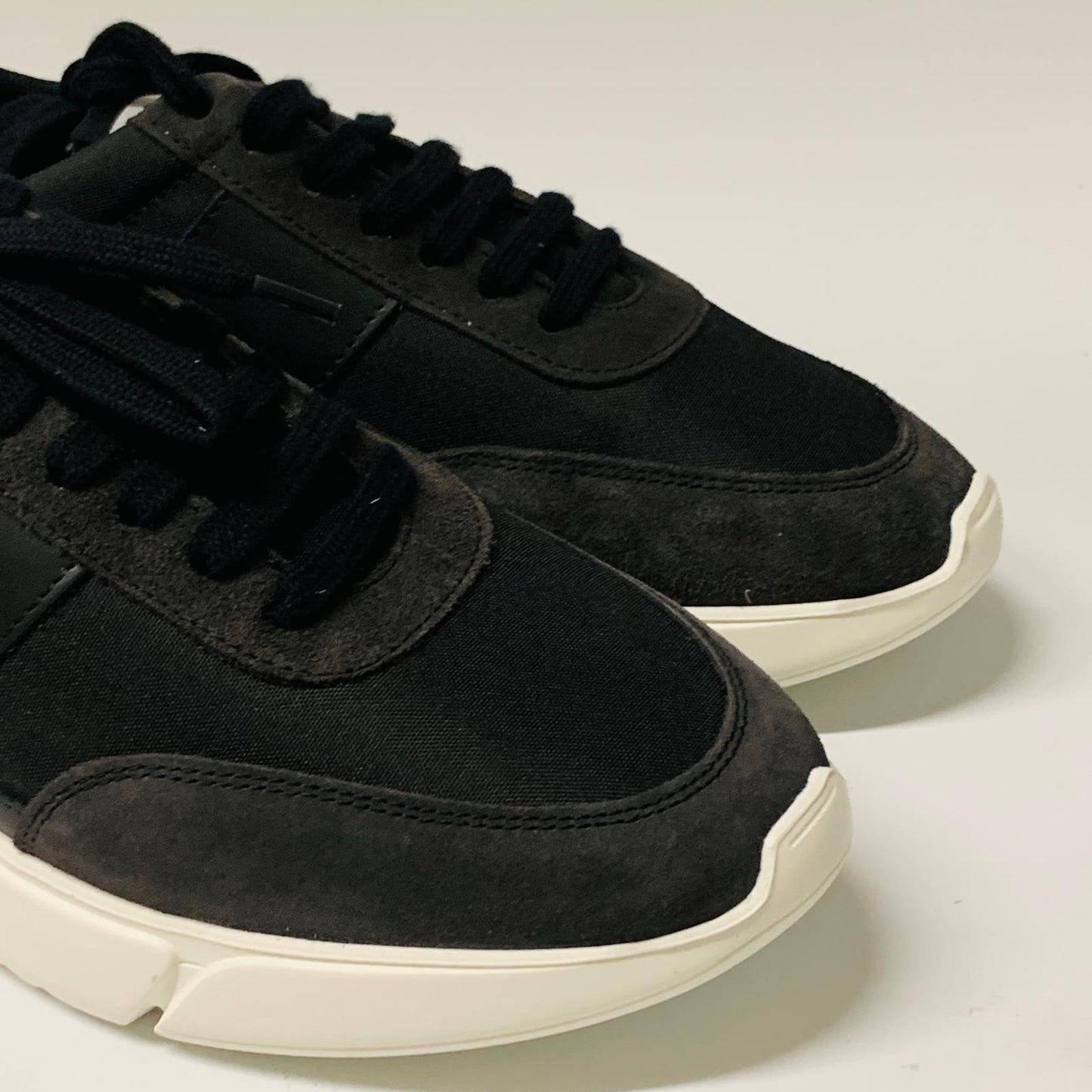 AXEL ARIGATO Men's Black White Sole Trainer Chunk Genesis Runner UK8 NEW
