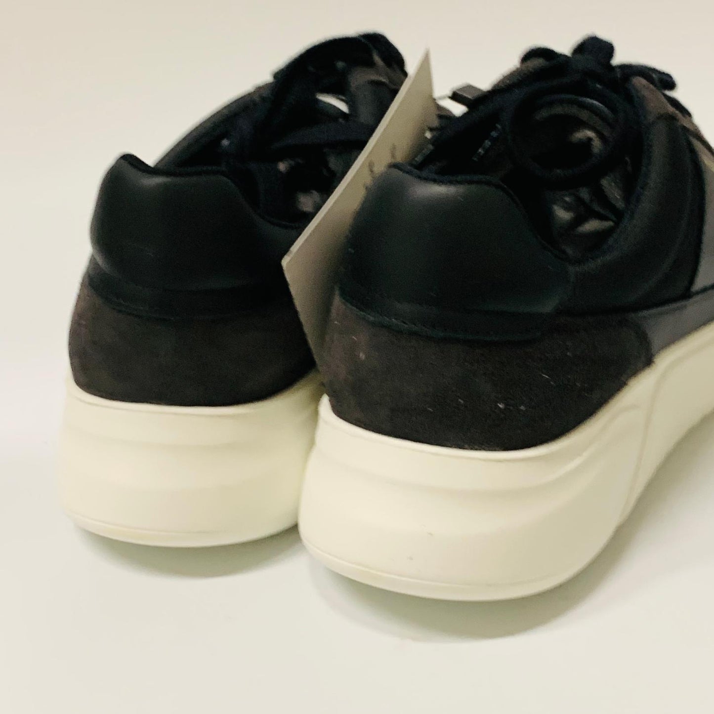 AXEL ARIGATO Men's Black White Sole Trainer Chunk Genesis Runner UK8 NEW