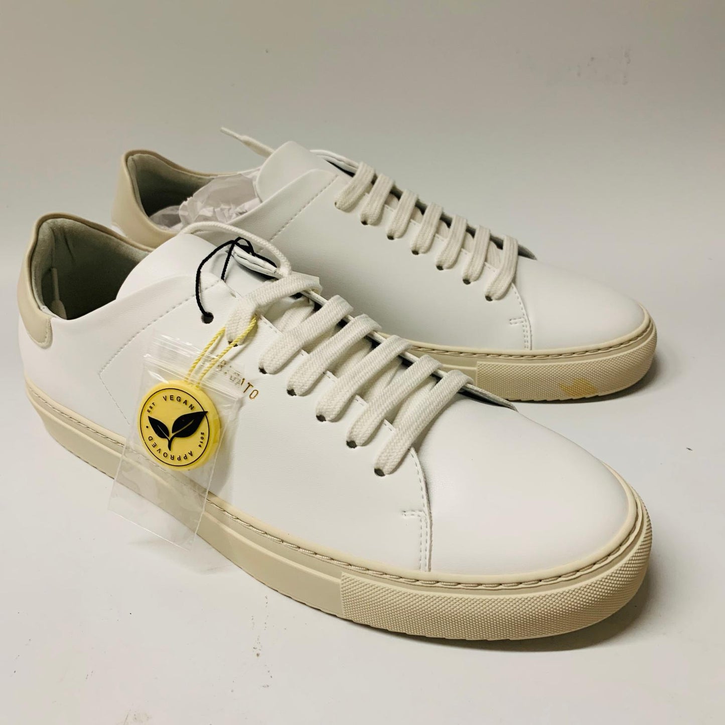 AXEL ARIGATO Men's White Beige Vegan Sneaker Faux Leather Trainer Shoe UK9.5 NEW