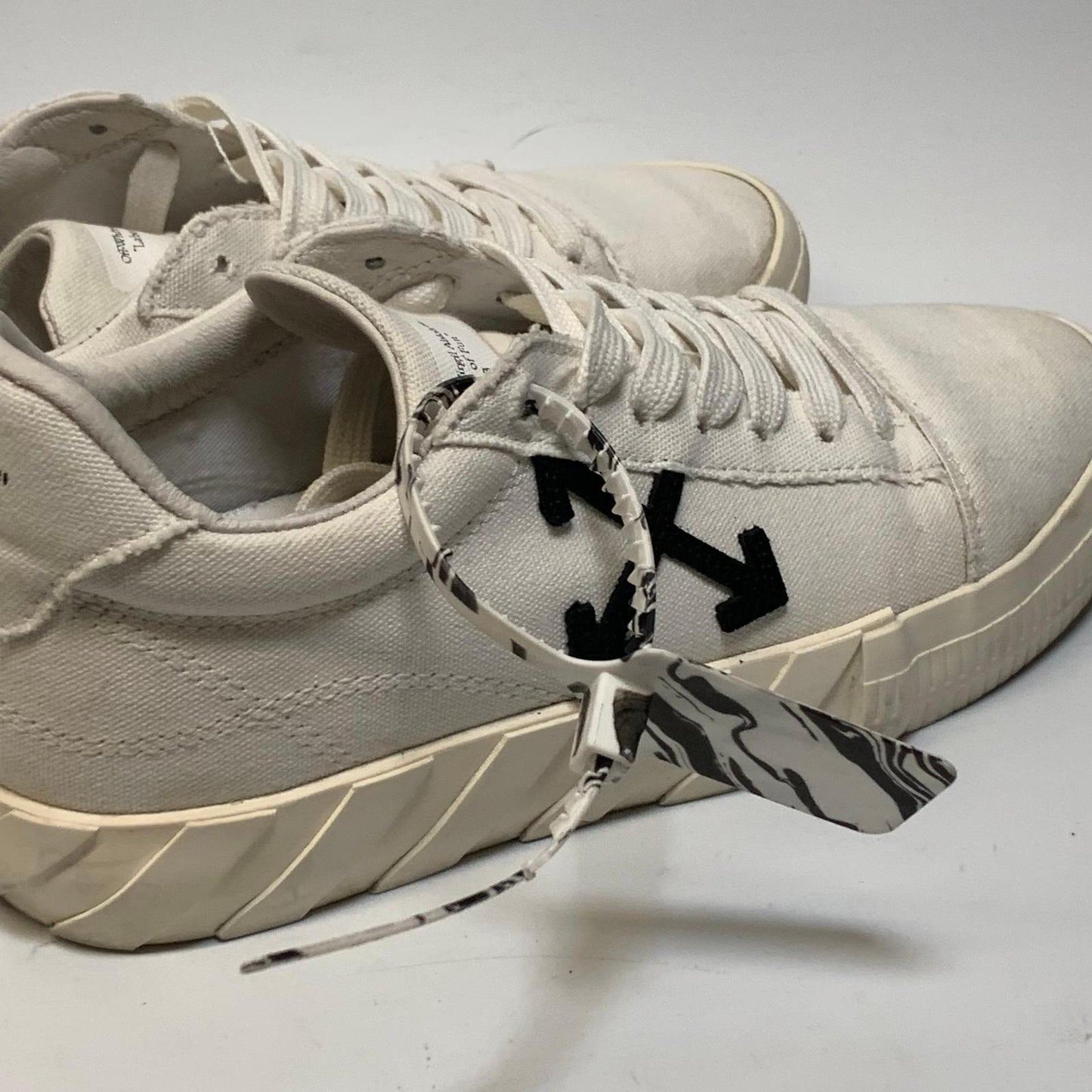 OFF-WHITE Ladies Sneaker Trainer White Vulcanized Canvas Upper Shoe UK6 NEW
