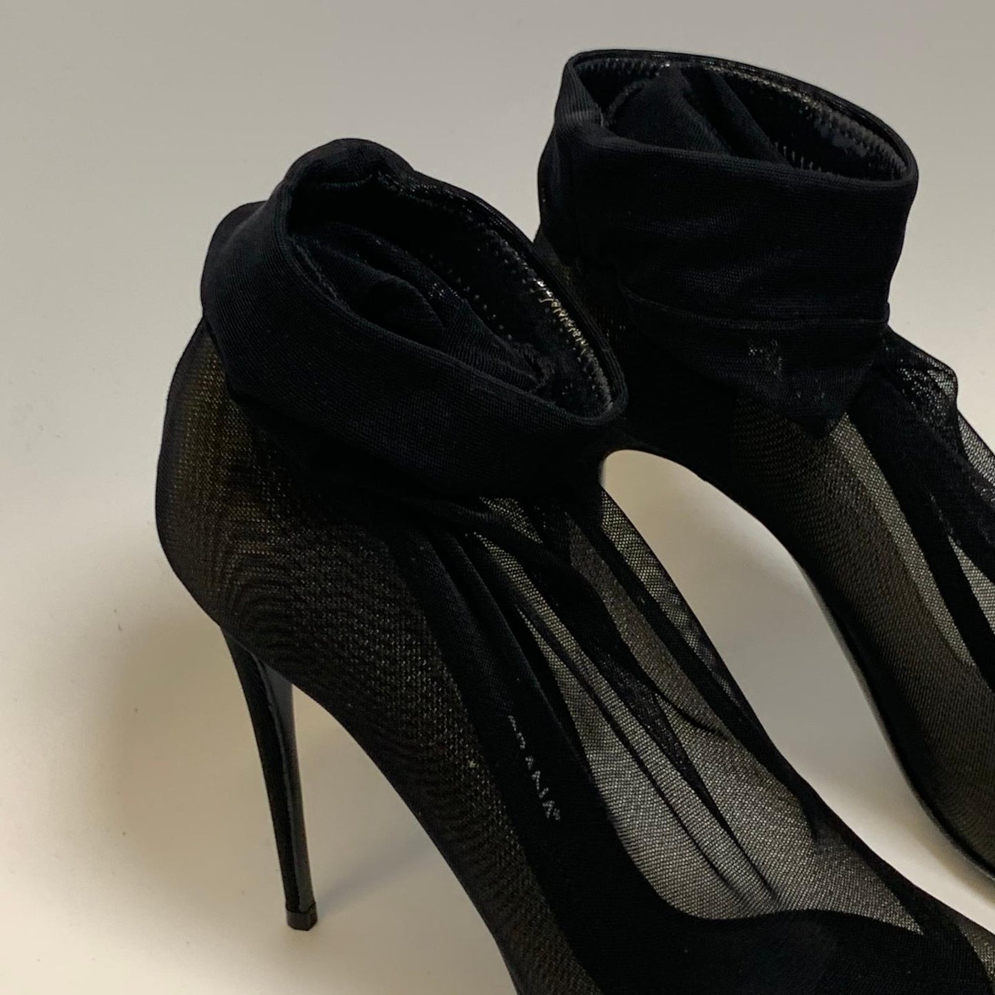 DOLCE & GABBANA Ladies Court Heel Black Tulle Mesh Stretch Shoe UK6 NEW