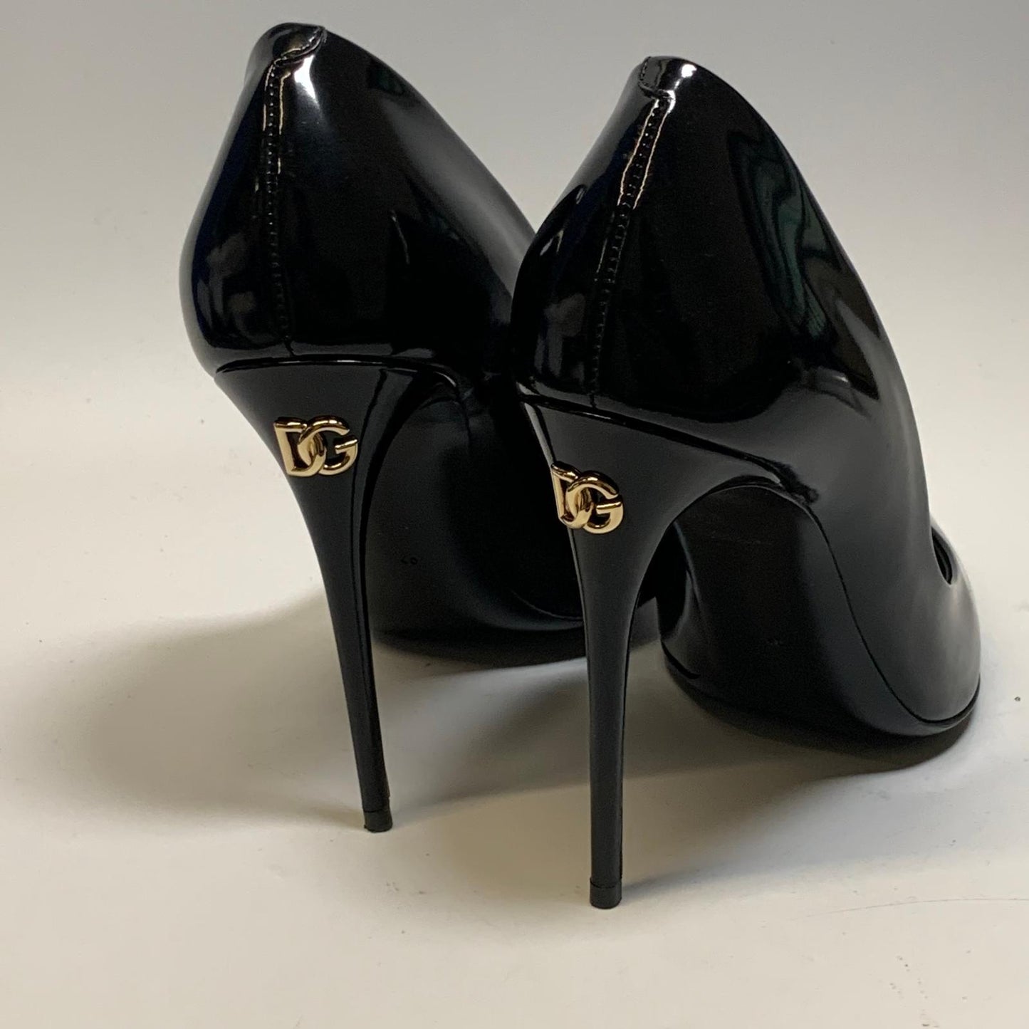DOLCE & GABBANA Ladies Court Heel Black Patent Leather Shoe UK7 NEW