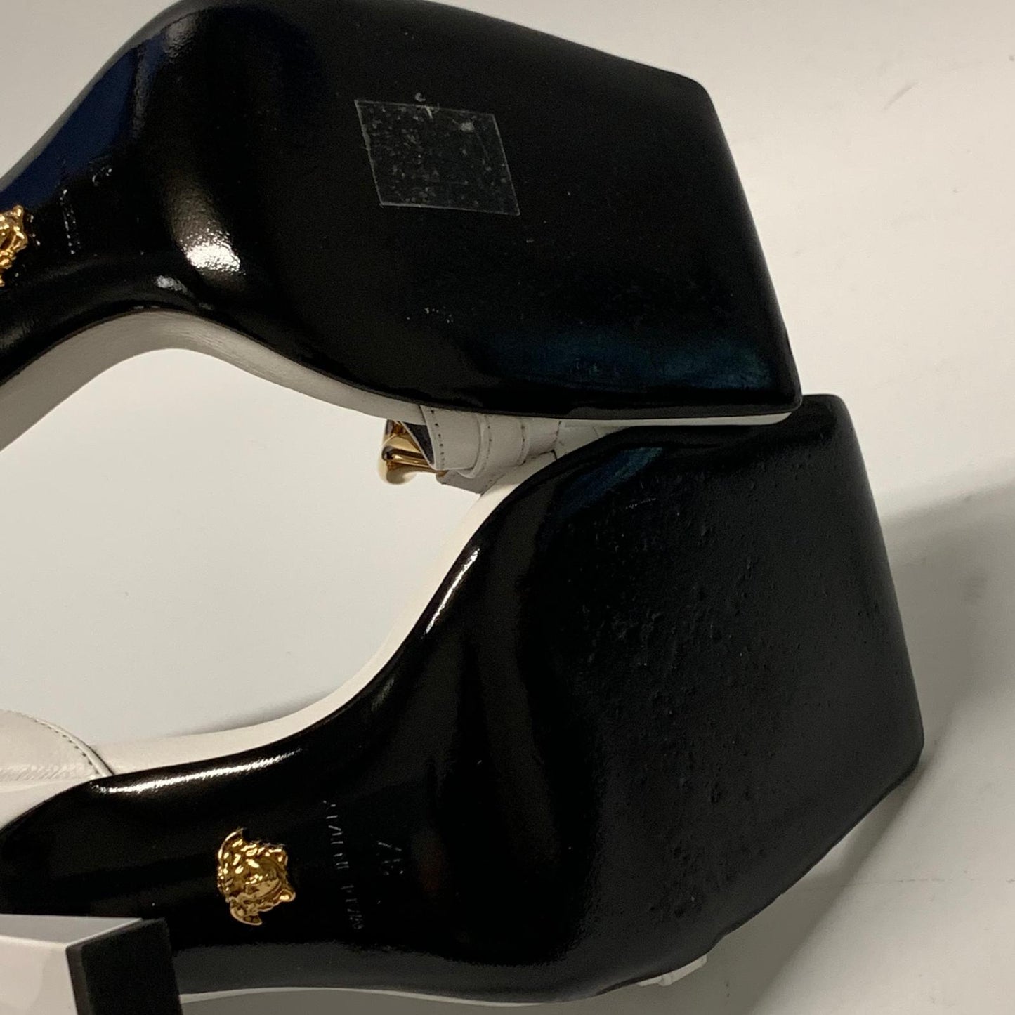 VERSACE Ladies Court Heel Large Gold Chain Strap White Leather Shoe UK4 NEW