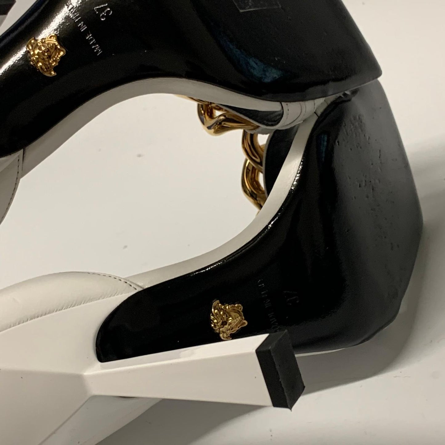 VERSACE Ladies Court Heel Large Gold Chain Strap White Leather Shoe UK4 NEW