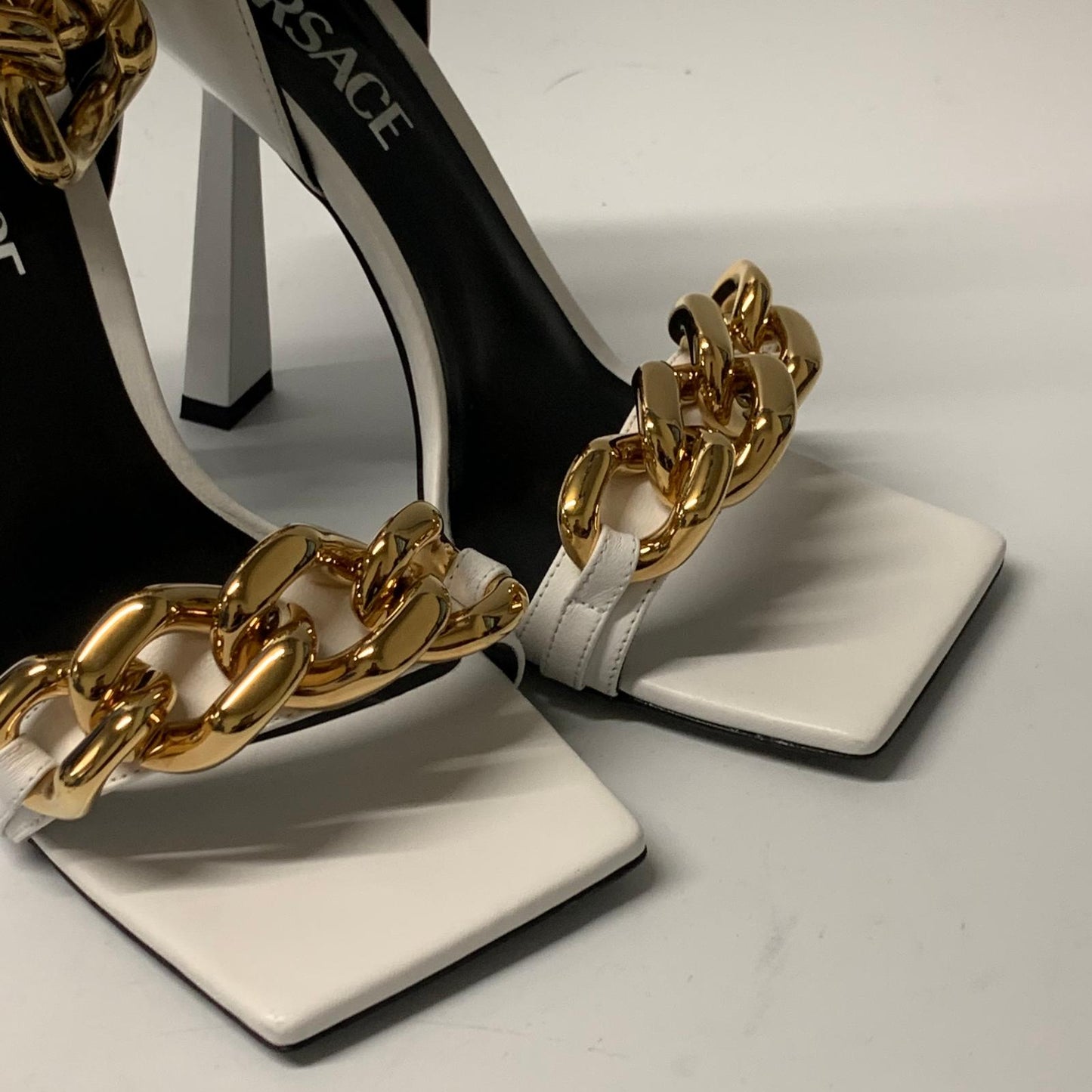 VERSACE Ladies Court Heel Large Gold Chain Strap White Leather Shoe UK4 NEW