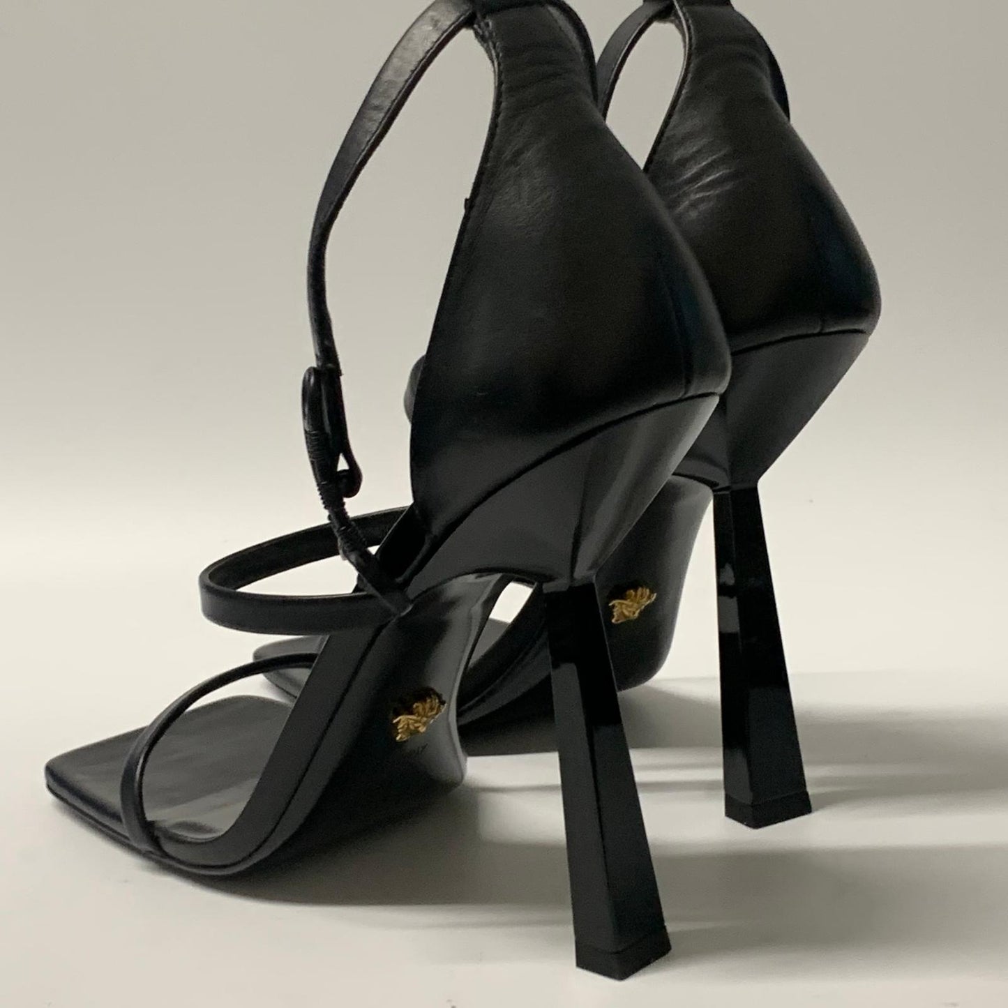 VERSACE Ladies Court Heel Black High Heel Leather Vitello Strap Shoe UK7 NEW
