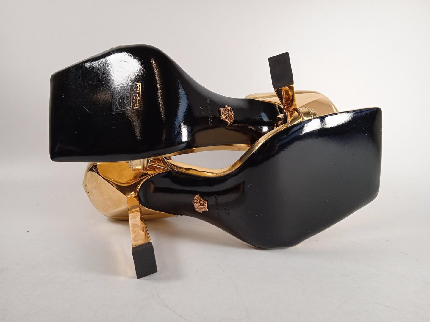 VERSACE Ladies Gold Calf Leather Medusa Chain Strap Sandals Size EU40 UK7 NEW