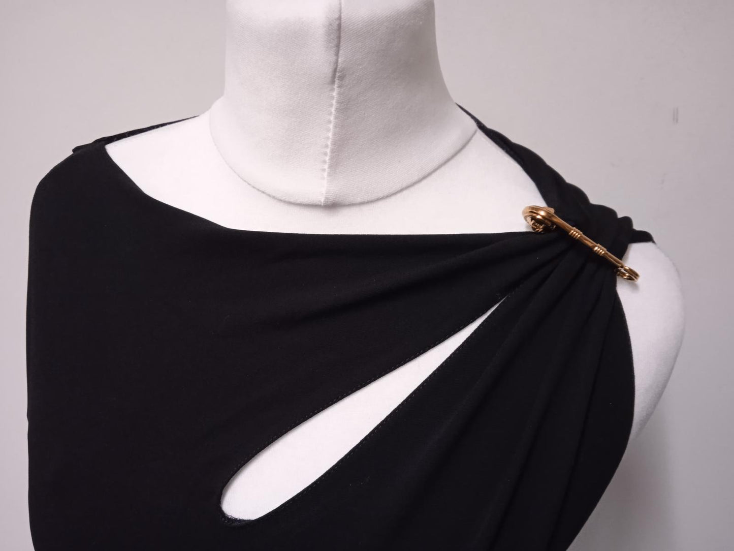VERSACE Ladies Black Sleeveless Ruched Safety Pin Detail Top IT40 UK8 NEW