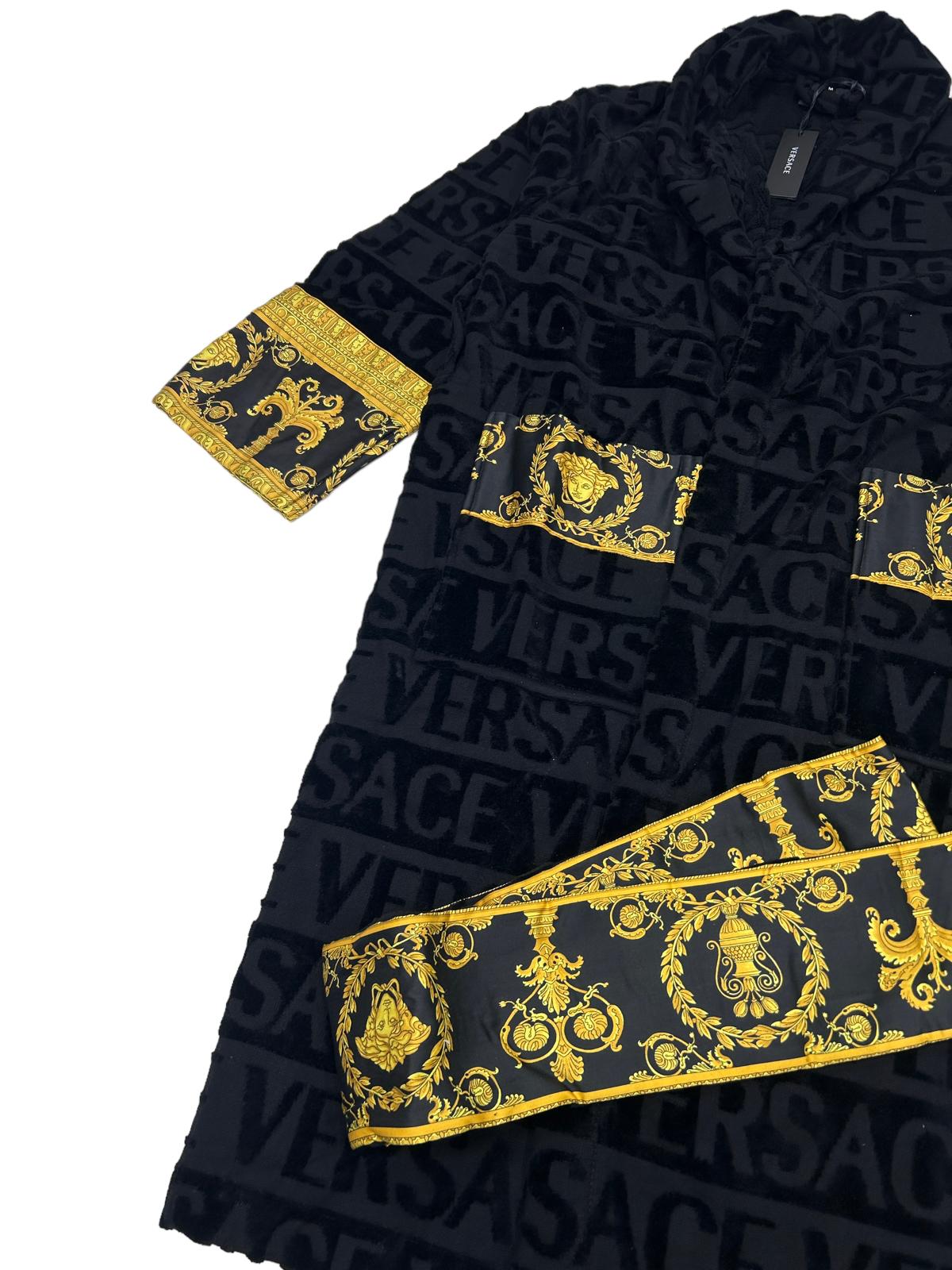 VERSACE UNISEX I LOVE BAROQUE SOFT BATHROBE - BLK - MED - NEW DAMAGED BOX