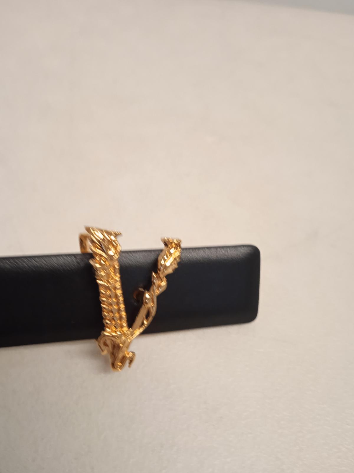 VERSACE Ladies Virtus Black Leather Gold Tone V Logo Belt 80/32 NEW RRP290