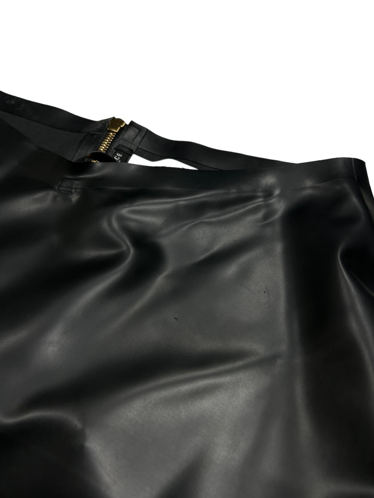 VERSACE Latex Black Knee Length Fitted Skirt Hip Strap Size 40 NEW RRP 1580